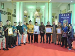 Mendes PDTT Beri Penghargaan ke Kepala Daerah dan Kades Mandiri