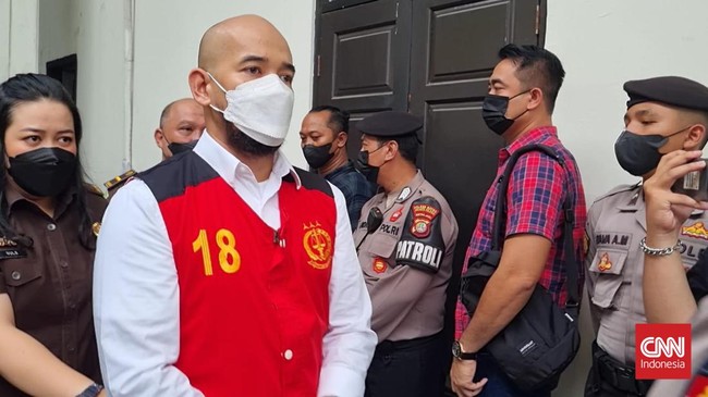 Istri Baiquni 'Bohongi' Anak soal Ayah Ditahan karena Kasus Sambo Eks pamen di Divpropam Polri, Baiquni Wibowo dalam nota pembelaan kasus obstruction of justice pembunuhan Brigadir J mengungkit istri dan dua anaknya.