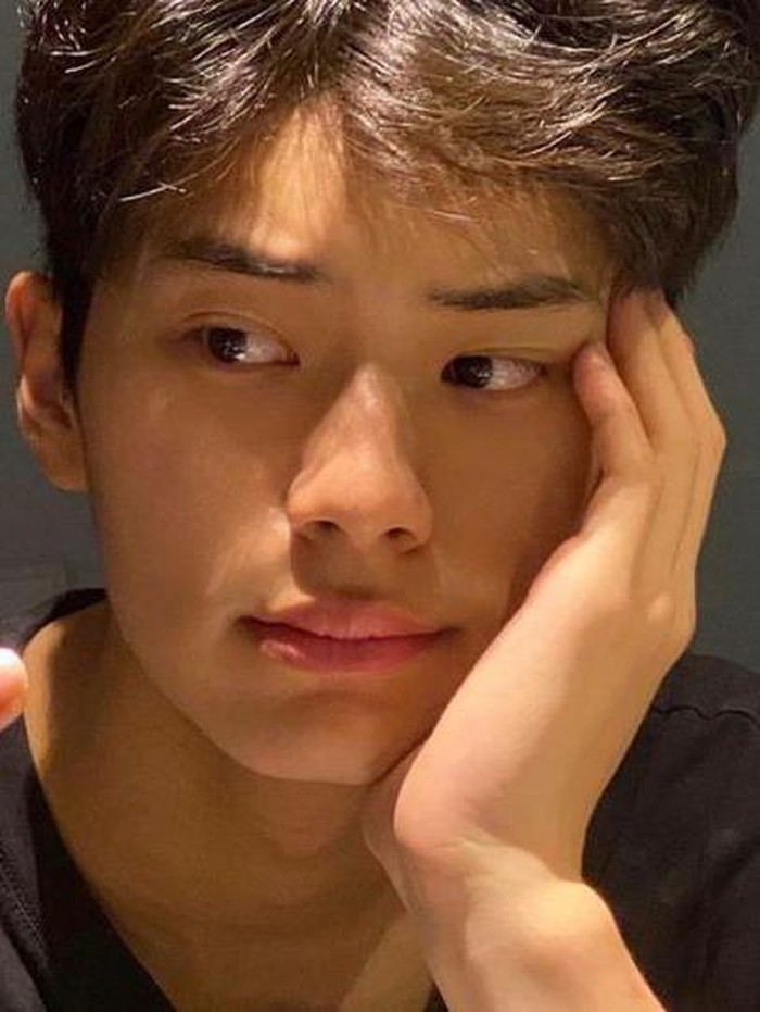 Lee Chaemin lahir pada tanggal 15 September 2000./ foto: instagram.com/l.c.m___