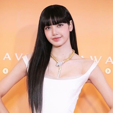 Lisa BLACKPINK Tampil Memukau Pakai Kalung Seharga Rp4,7 Miliar