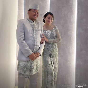 Bagikan Foto Kenakan Baju Pengantin dengan Memes Prameswari, Sule: Tunggu Saja
