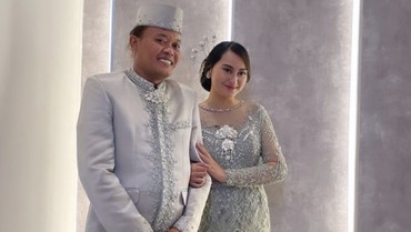 Bagikan Foto Kenakan Baju Pengantin dengan Memes Prameswari, Sule: Tunggu Saja