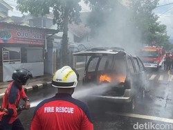 Daihatsu Espass di Trenggalek Ludes Terbakar, Pengemudi Luka