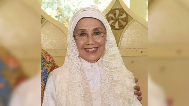 Cahya Kamila mengisahkan kondisi asli ibunya, Nani Wijaya, yang sempat viral tampak kucel beberapa waktu lalu.