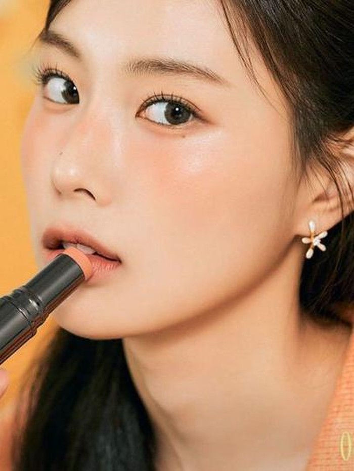 Pada Senin, (17/10) lalu, brand kosmetik asal Korea, ma:nyo, mengumumkan kolaborasinya dengan mantan anggota IZ*ONE, Kang Hye Won./ foto: instagram.com/manyoofficial