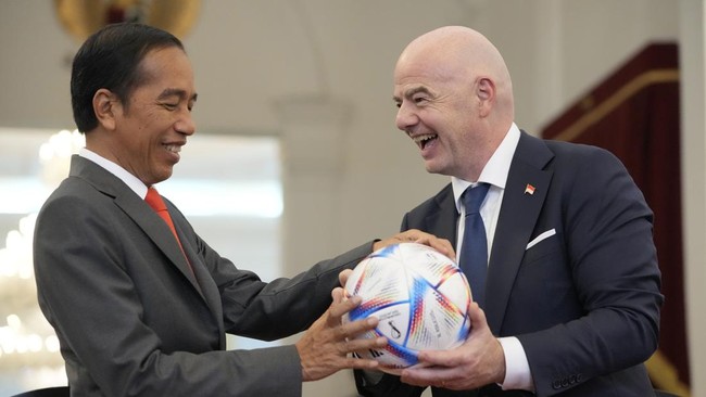 Presiden FIFA Gianni Infantino memuji keindahan Indonesia saat mengawali pidatonya dalam sesi jamuan makan siang bersama di KTT G20 di Bali.