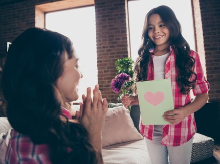 5 Contoh Puisi Pendek dan Tips Cara Mudah Mengajari Anak Membuatnya