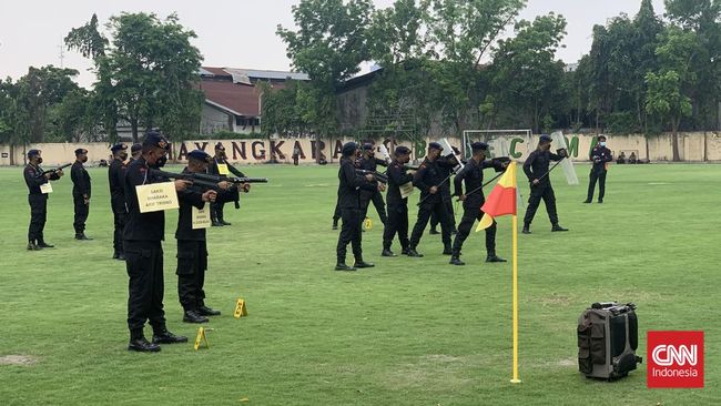 Jaksa Kembalikan Lagi Berkas Tragedi Kanjuruhan ke Polda Jatim Kasipenkum Kejati Jatim Fathur Rohman mengatakan terdapat sejumlah poin dalam berkas tersangka Tragedi Kanjuruhan yang belum diperbaiki penyidik Polda Jatim.