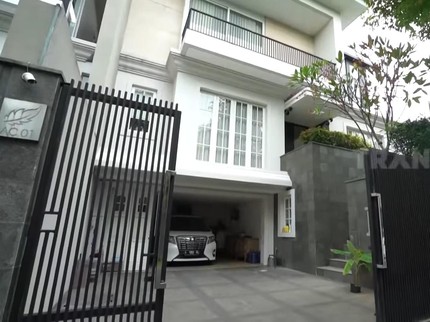 7 Potret Rumah Bu Rudy Pemilik Sambal Bu Rudy Surabaya, Buah Manis Berbisnis