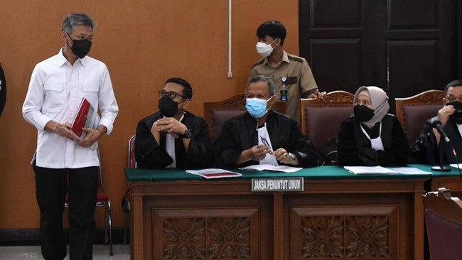 Pengacara Brigjen Hendra Kurniawan dan Kombes Agus Nurpatria bertanya ke saksi langganan AKBP Acay: Apakah pernah dipakai jasanya mengganti CCTV KM 50?