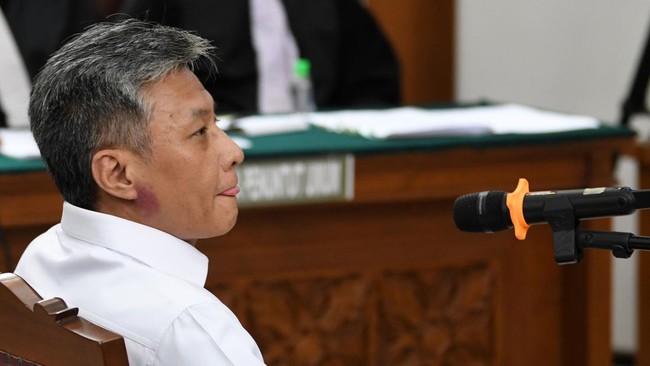 Hendra Kurniawan menyatakan tak mengajukan nota keberatan atau eksepsi usai didakwa melakukan obstruction of justice dalam kasus Brigadir Yosua.