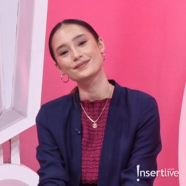 Tatjana Saphira Naik Angkutan Umum demi Jadi Perempuan Bergaun Merah