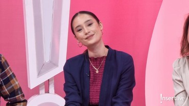 img-title Tatjana Saphira Naik Angkutan Umum demi Jadi Perempuan Bergaun Merah
