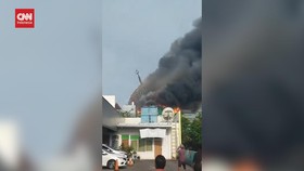 VIDEO: Detik-detik Kubah Jakarta Islamic Center Jatuh Saat Terbakar