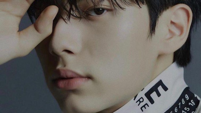 Tidak hanya visual, Lee Chaemin juga memiliki tinggi 189 cm sehingga banyak yang mengira kalau dirinya adalah seorang model profesional./ foto: instagram.com/l.c.m___