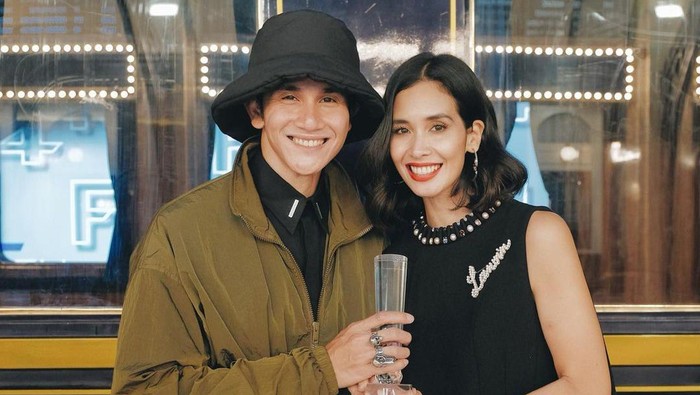 7 Potret Bucinnya Vino G. Bastian, dari Main Film Bareng sampai Cuma Follow Marsha Timothy!