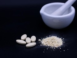 Obat Sirup Disetop, Amankah Anak Minum Tablet yang Digerus?