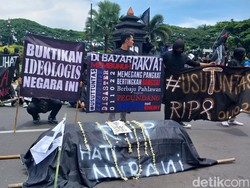 Warga Malang Turun ke Jalan Tuntut Usut Tuntas Tragedi Kanjuruhan
