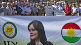 Warga Iran Ngotot Demo walau Dilarang Bos Militer: Matilah Diktator!