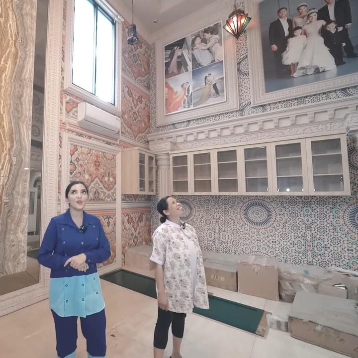 <p>Di rumah Ashanty yang baru direnovasi ini, tiap ruangan memiliki tema berbeda. Sesuai keinginan Ashanty, ruang Maroko ini dihias sesuai dengan tema Maroko. (Foto: YouTube The Hermansyah A6)</p>
