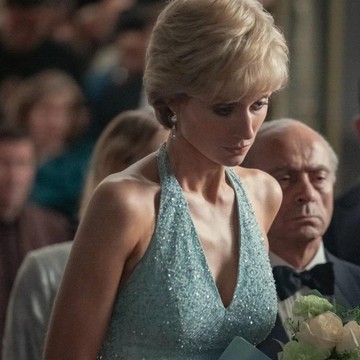 Pemeran Putri Diana di The Crown Ceritakan Pengalaman Pakai 'Revenge Dress'