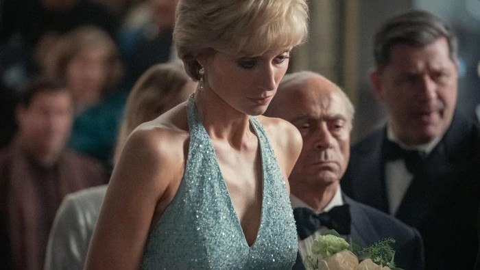 Pemeran Putri Diana di The Crown Ceritakan Pengalaman Pakai 'Revenge Dress'