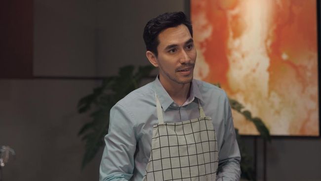 Berikut sinopsis film Perfect Strangers versi Indonesia yang dibintangi Darius Sinathrya dan Nadine Alexandra.