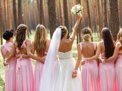 Jangan Keliru! Begini Cara Memilih Gaun Bridesmaid Sesuai Bentuk Tubuh