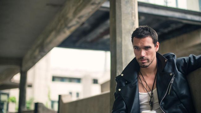 Model dan jenis kalung yang cocok untuk pria tentu berbeda dengan kalung yang biasa wanita kenakan. Berikut kalung untuk pria agar penampilan semakin keren.