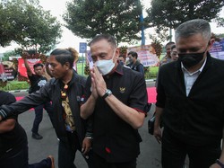 Iwan Bule Lari Hindari Wartawan usai 5 Jam Diperiksa soal Tragedi Kanjuruhan