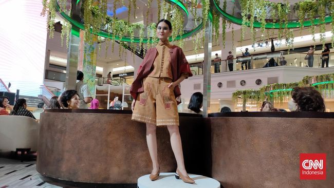 Tobatenun, jenama tenun Sumatera Utara mengajak orang mengenal dan menyelami seni ukir Batak lewat lembar tenun yang memikat.