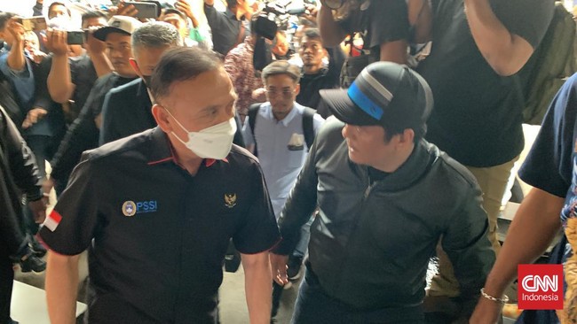 Ketua Umum PSSI Mochamad Iriawan atau Iwan Bule akhirnya memenuhi panggilan penyidik Bareskrim Polri dan Ditreskrimum Polda Jatim.
