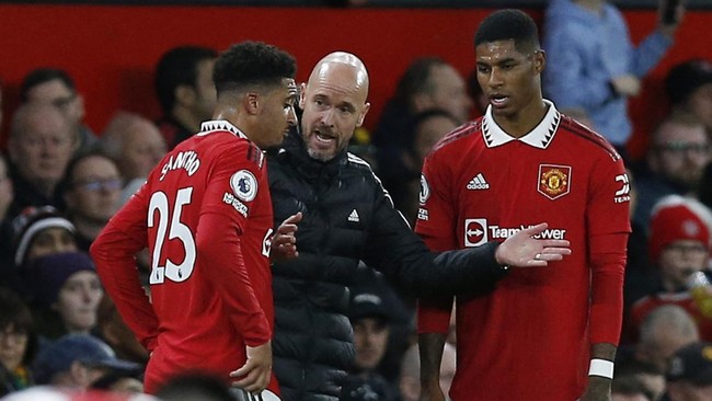 Mantan pemain Manchester United Roy Keane memuji Erik ten Hag karena mampu membuat suasana tim yang positif.