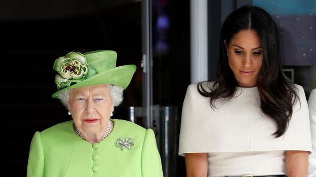 Meghan Markle menyebut Ratu Elizabeth dan Pangeran Charles meminta dirinya mengirim surat ke Thomas Markle yang justru kemudian jadi skandal heboh.