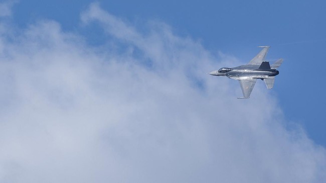 Jet tempur dua negara anggota NATO, Inggris dan Jerman, mencegat pesawat Rusia di udara dekat Estonia, Jumat (18/3) waktu setempat.