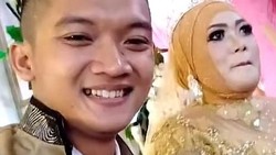 Viral Kisah Pria Nikahi Sang Guru Beda Usia 20 Tahun