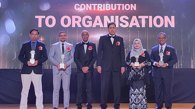 PLN mendapatkan penghargaan untuk kategori Contribution to Organisation karena dinilai mampu membangun organisasi dengan inovasi.