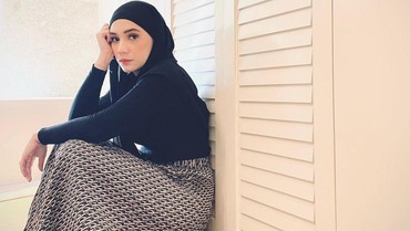 Tampil Hanya Gunakan Topi, Putri Anne Diprediksi Warganet Bakal Lepas Hijab