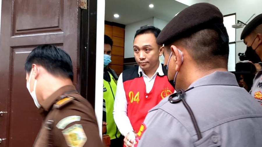 Ricky Rizal usai sidang di PN Jaksel (Anggi-detikcom) Ricky Rizal usai sidang di PN Jaksel (Anggi-detikcom)