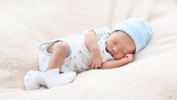 INI HAL YANG BUNDA PERLU PERHATIKAN PADA BAYI 1 BULAN
