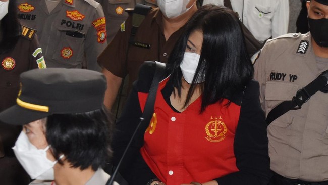 Sopir ambulans menuturkan kronologi saat mengevakuasi jasad Brigadir J usai ditembak di rumah Ferdy Sambo.