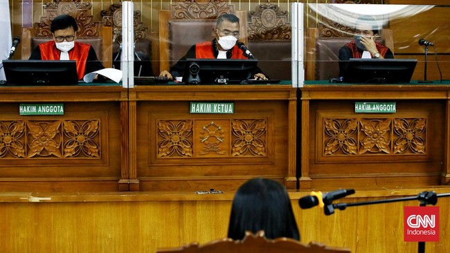 Hakim Ketua Wahyu Iman Santosa mengatakan sidang terdakwa pembunuhan Brigadir J, Putri Candrawathi akan kembali dilanjutkan pada Rabu 26 Oktober.