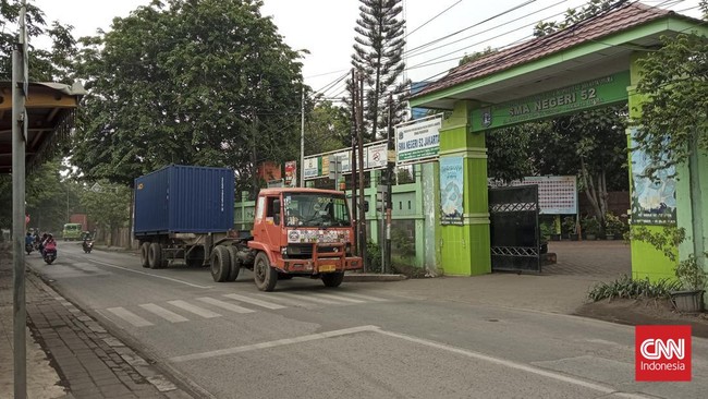 Pihak sekolah SMAN 52 Jakarta menyatakan jawaban penjelasan terkait perkara  siswa nonmuslim 'dicegah' jadi Ketua OSIS sudah diberikan ke dinas.