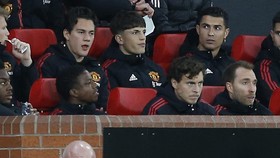 Ronaldo Dikecam Fans MU Gara-gara Anting