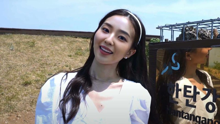 Viral manusia virtual mirip Irene Red Velvet