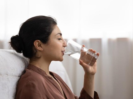 Minum Air dengan Mineral Esensial Banyak Manfaat buat Kesehatan, Bun!