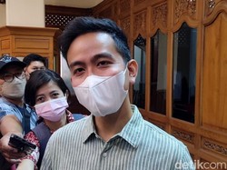 Celetukan Gibran saat Disinggung Yenny Wahid Punya Kapasitas Maju Pilgub