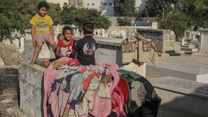 Potret Pilu Warga Palestina yang Terpaksa Tinggal di Kuburan: Rela Hidup Berdampingan dengan yang Telah Berpulang