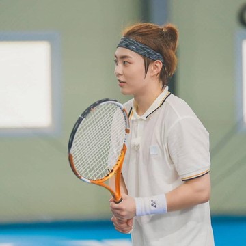 img-title Dari J-Hope BTS hingga Xiumin EXO, Deretan Idol K-Pop Ini Ternyata Jago Main Tenis!