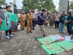 Rapor Merah Ajay-Ngatiyana dari Mahasiswa: Banyak Janji Tak Ditepati!